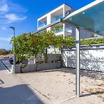 Apartment By The Sea - 20142