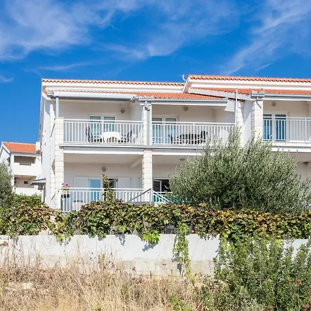 Appartement By The Sea - 20142 *