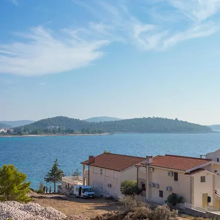 By The Sea - 20142 Appartement