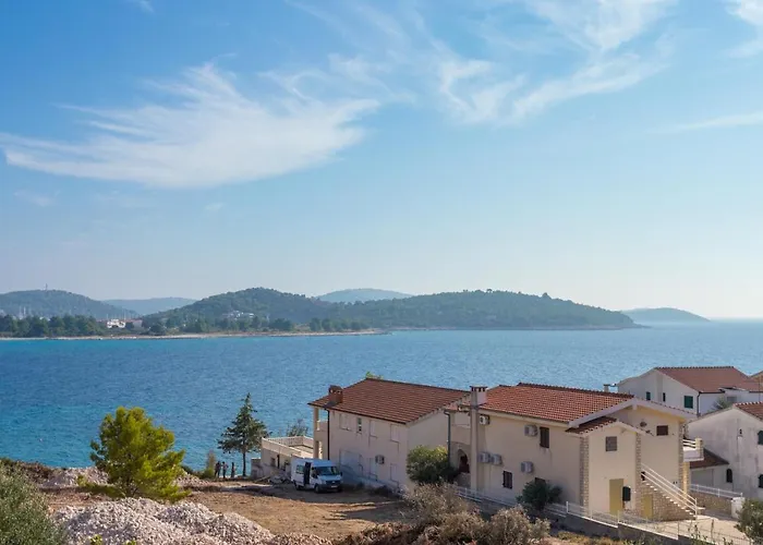 By The Sea - 20142 Apartamento